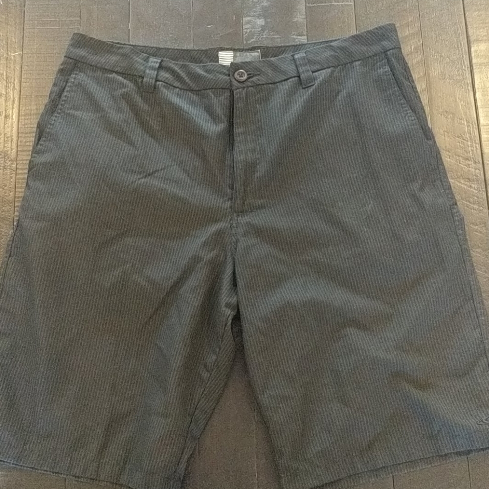 O'Neill Men's black pinstripe shorts